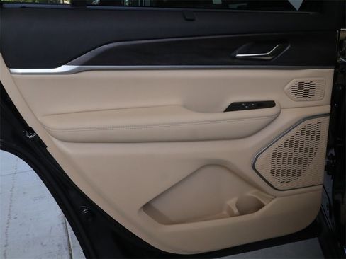 New 2023 Jeep Grand Cherokee L Limited w/ Luxury Tech Group II image 25