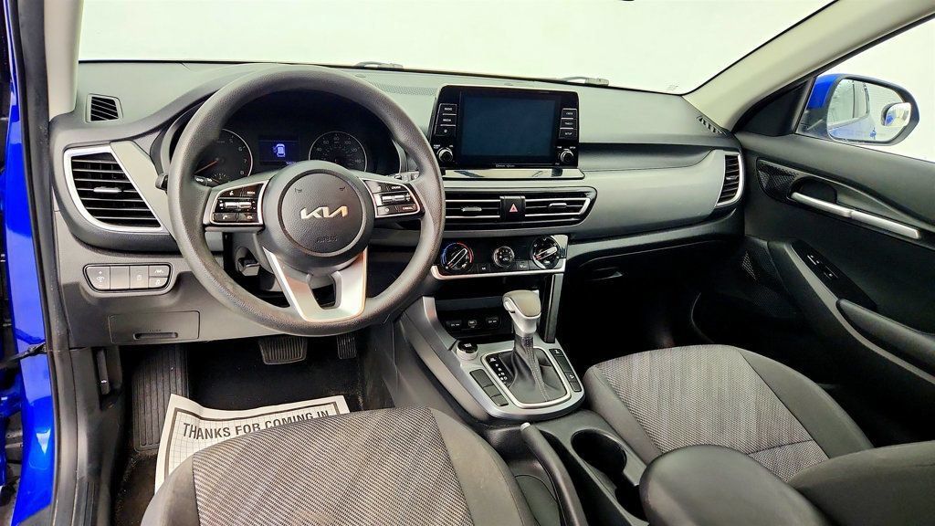Used 2023 Kia Seltos LX AWD/4WD image 11