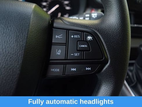 Used 2024 Toyota Sienna LE AWD/4WD image 5