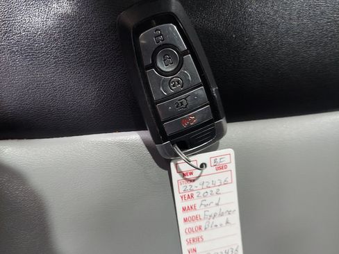 Used 2022 Ford Explorer XLT w/ XLT Sport Appearance Package AWD/4WD image 15