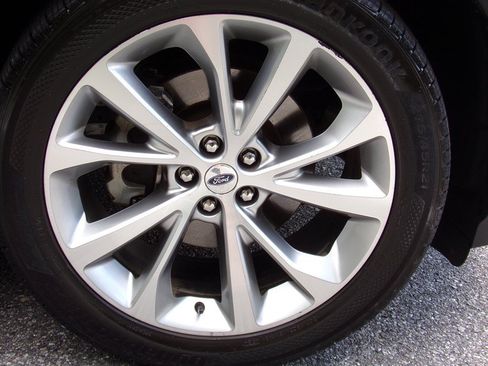 Used 2021 Ford Explorer Platinum w/ Equipment Group 601A AWD/4WD image 16