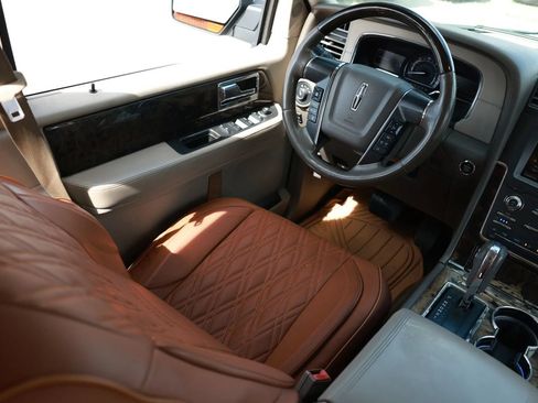 Used 2015 Lincoln Navigator L 2WD image 12