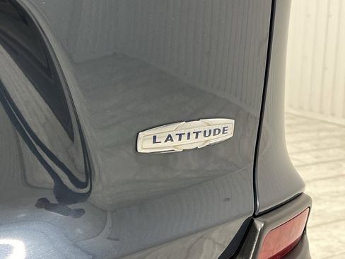 Used 2021 Jeep Cherokee Latitude w/ Mopar Interior Package image 31