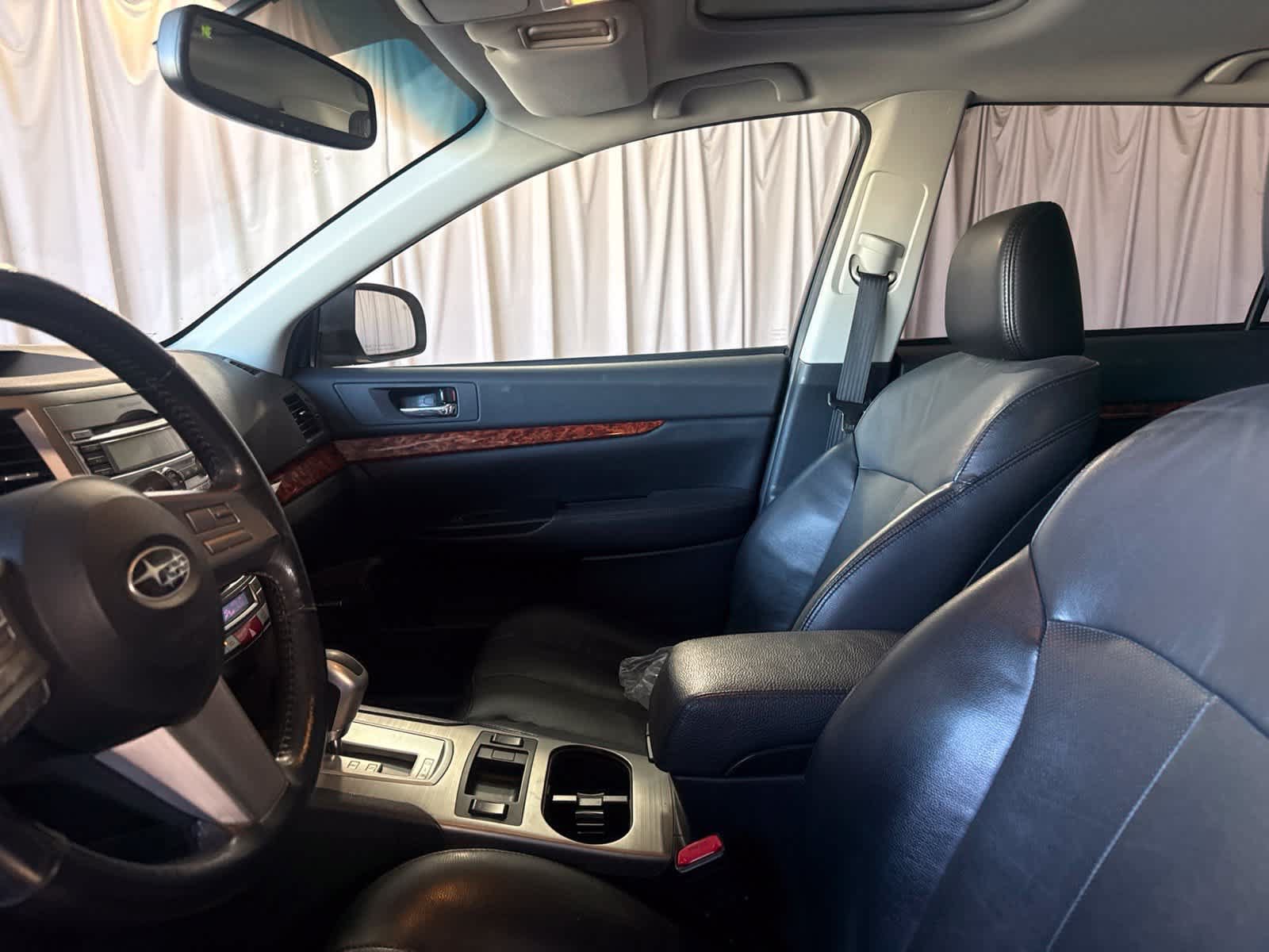 Used 2011 Subaru Outback 2.5i Limited w/ PWR Moonroof Pkg AWD/4WD image 21