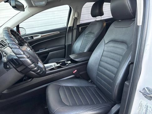 Used 2016 Ford Fusion SE w/ Equipment Group 202A image 23