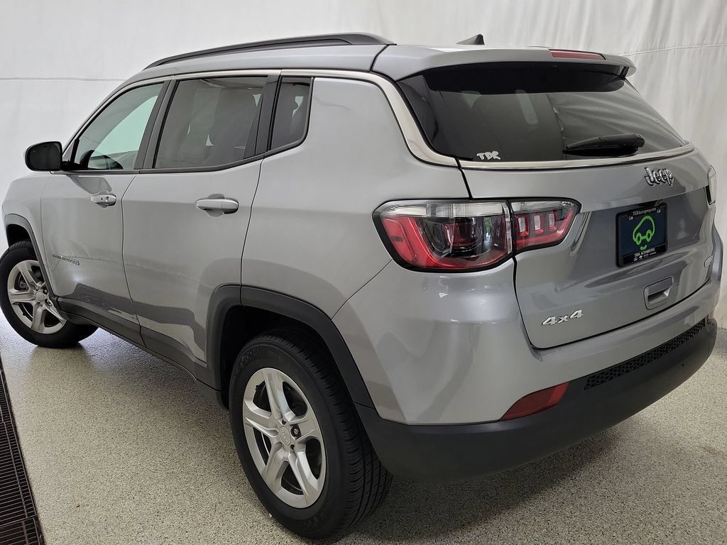 Used 2024 Jeep Compass Latitude AWD/4WD image 8