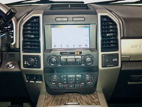 Used 2019 Ford F350 Lariat w/ Lariat Ultimate Package AWD/4WD image 12