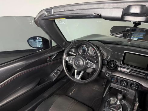 Used 2016 MAZDA MX-5 Miata Club RWD image 16