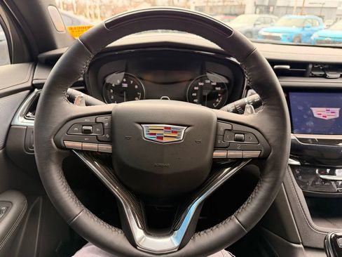 Used 2023 Cadillac XT6 Sport w/ Technology Package image 16