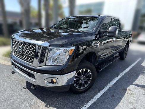 Used 2018 Nissan Titan SV AWD/4WD image 9