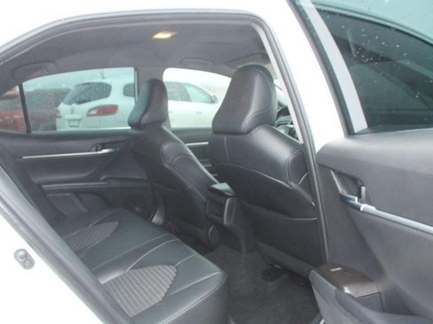 Used 2022 Toyota Camry SE image 12