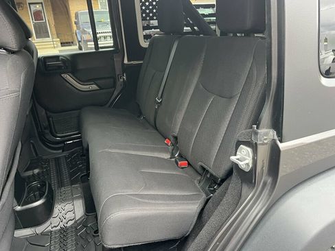 Used 2018 Jeep Wrangler Unlimited Sport S AWD/4WD image 32