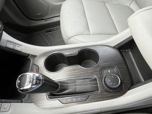 Used 2018 GMC Acadia SLT image 11