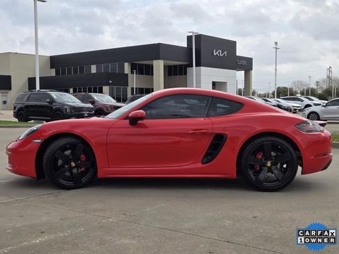 Used 2025 Porsche 718 Cayman w/ Premium Package image 3