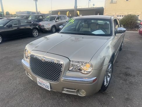 Used 2006 Chrysler 300 C w/ Sound Group II RWD image 2