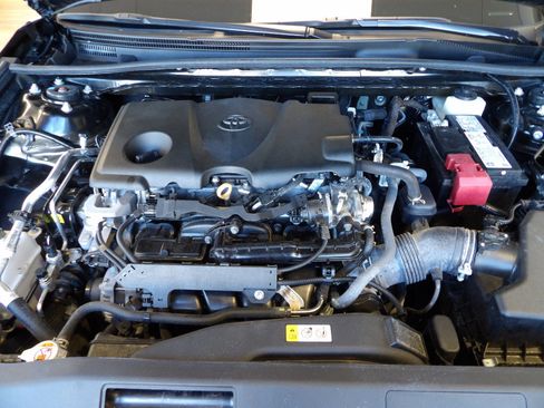 Used 2024 Toyota Camry SE image 12