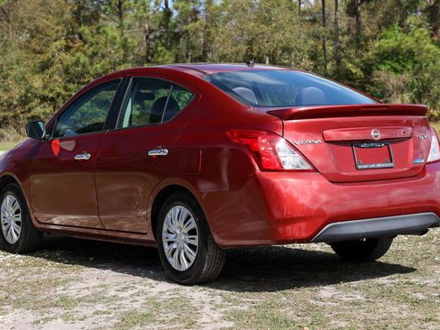 Used 2016 Nissan Versa SV image 5