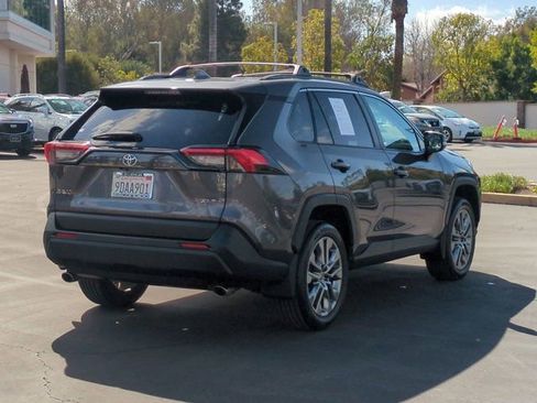 Used 2022 Toyota RAV4 XLE Premium image 5