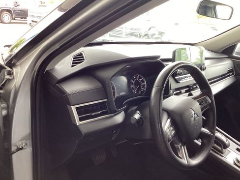 Used 2024 Mitsubishi Outlander SE Black Edition AWD/4WD image 9