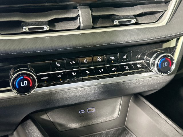 Used 2025 Chevrolet Equinox LT w/ Convenience Package II FWD image 17