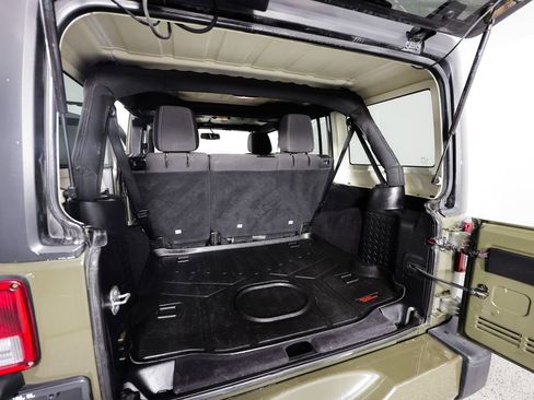 Used 2016 Jeep Wrangler Unlimited Sahara image 13