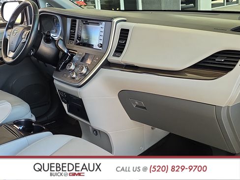 Used 2020 Toyota Sienna XLE w/ XLE Navigation Package FWD image 31