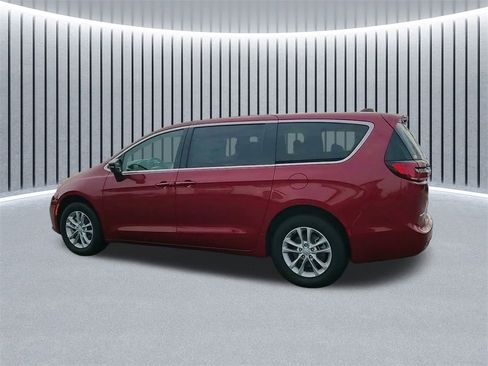 New 2026 Chrysler Pacifica Select image 12
