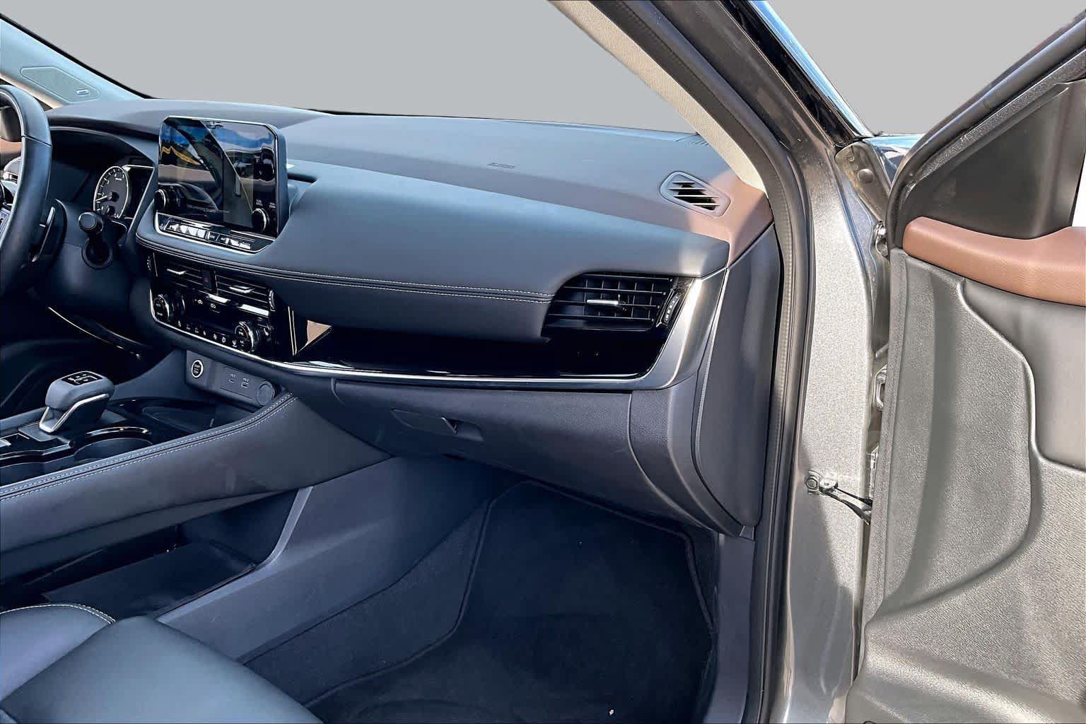 Certified 2023 Nissan Rogue SL w/ SL Premium Package FWD image 16