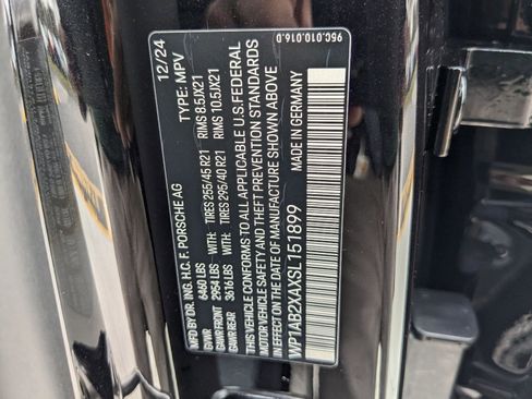 New 2025 Porsche Macan 4S Electric image 28