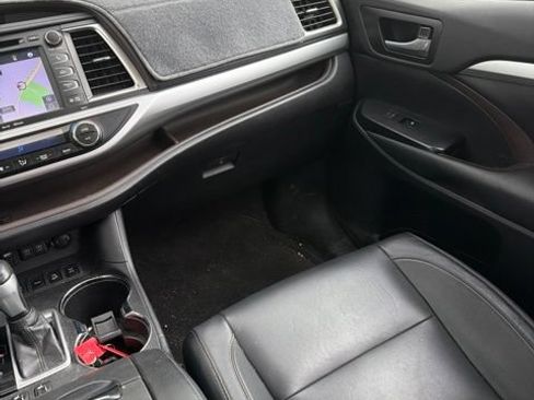 Certified 2018 Toyota Highlander XLE AWD/4WD image 12