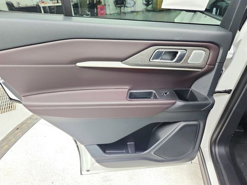 New 2026 Ford Explorer Platinum image 37