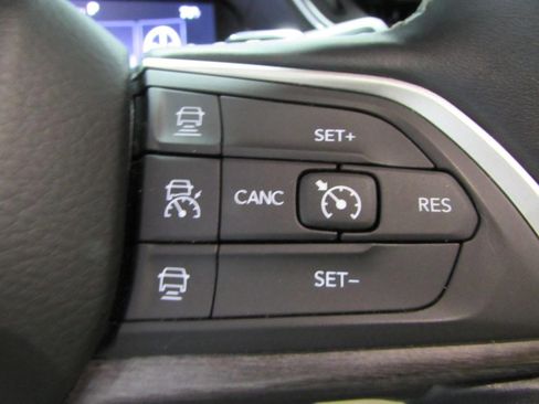 Used 2021 Jeep Grand Cherokee L Limited AWD/4WD image 28