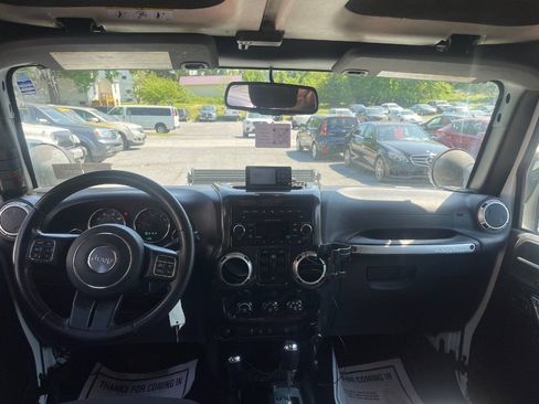 Used 2017 Jeep Wrangler Unlimited Sahara w/ Dual Top Group AWD/4WD image 30