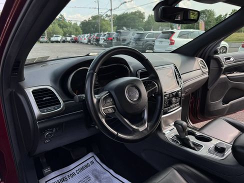 Used 2019 Jeep Grand Cherokee Limited AWD/4WD image 24