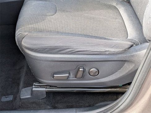 Used 2019 Hyundai Santa Fe SEL image 12