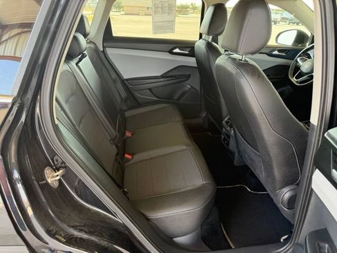 Used 2023 Volkswagen Taos SE w/ Panoramic Sunroof Package AWD/4WD image 10