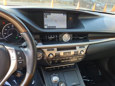 Used 2015 Lexus ES 350 w/ Luxury Package FWD image 8