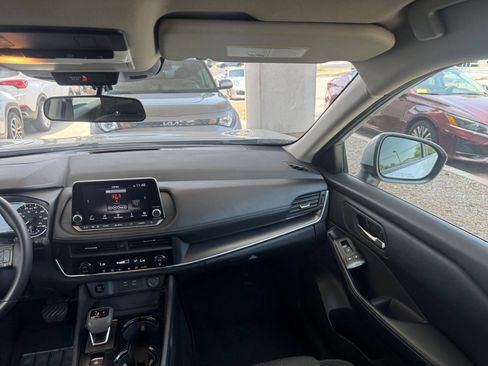 Used 2025 Nissan Rogue SV FWD image 32