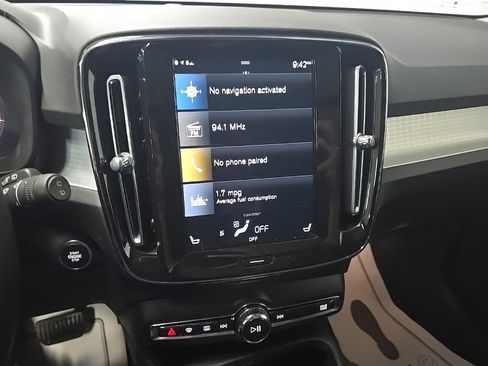 Used 2022 Volvo XC40 T5 Momentum w/ Climate Package image 23