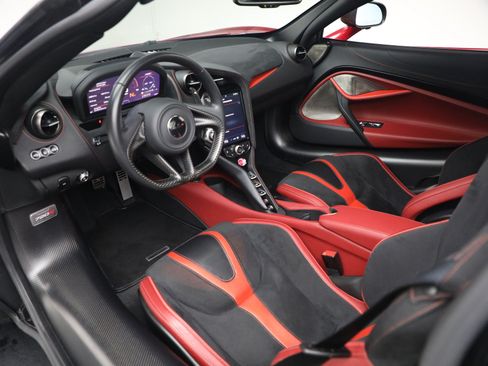 Used 2019 McLaren 720S Performance RWD image 22
