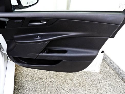 Used 2019 Jaguar XE Premium image 11