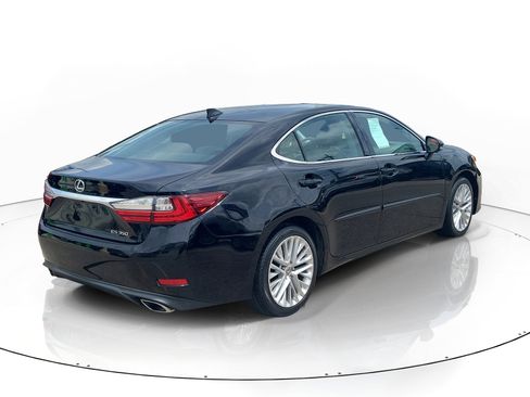Used 2018 Lexus ES 350 w/ Luxury Package w/Wood Trim FWD image 3