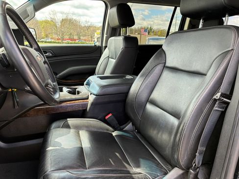Used 2019 Chevrolet Suburban LT image 5
