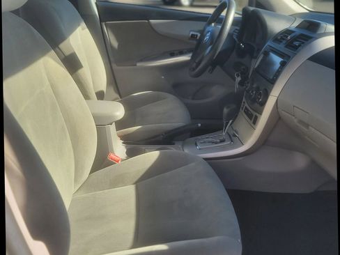 Used 2013 Toyota Corolla LE FWD image 21