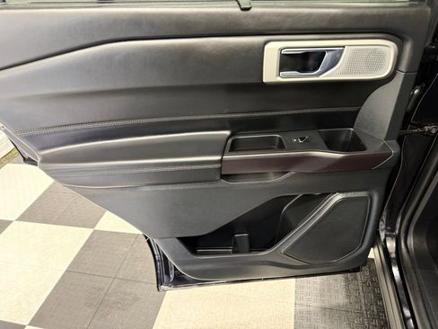 Used 2020 Ford Explorer Platinum w/ Premium Technology Package image 20
