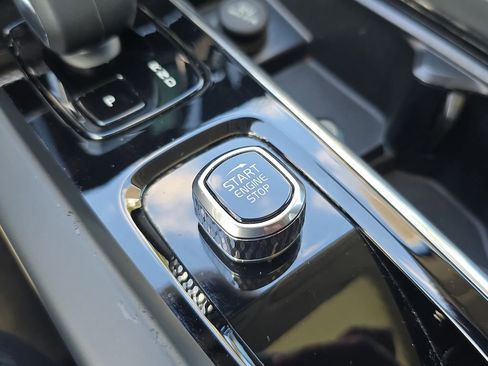 Certified 2023 Volvo XC60 B5 Core image 34