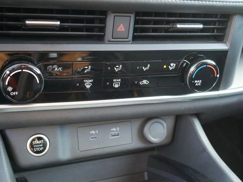 Used 2023 Nissan Rogue S image 19