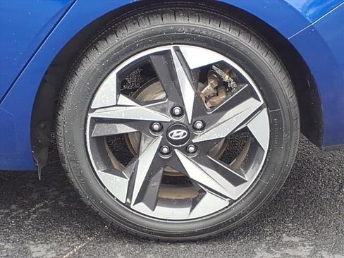 Used 2021 Hyundai Elantra Limited image 11