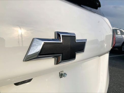 Used 2024 Chevrolet Equinox LT w/ LPO, Floor Liner Package FWD image 10
