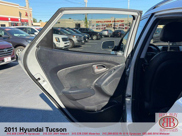 Used 2011 Hyundai Tucson GLS FWD image 11